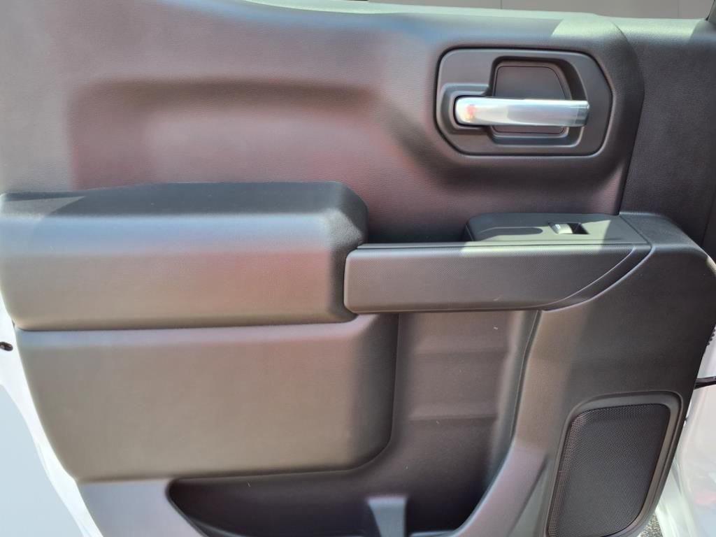 2025 Chevrolet Silverado 1500 Custom photo 19