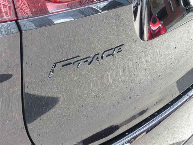 2023 Jaguar F-PACE SVR photo 30