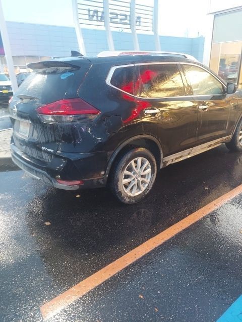 2018 Nissan Rogue SV photo 4