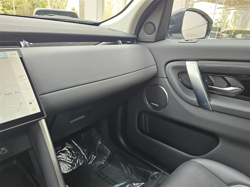 2025 Land Rover Discovery Sport S photo 13