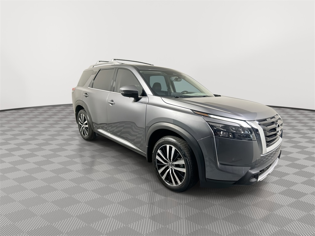 2025 Nissan Pathfinder Platinum photo 2