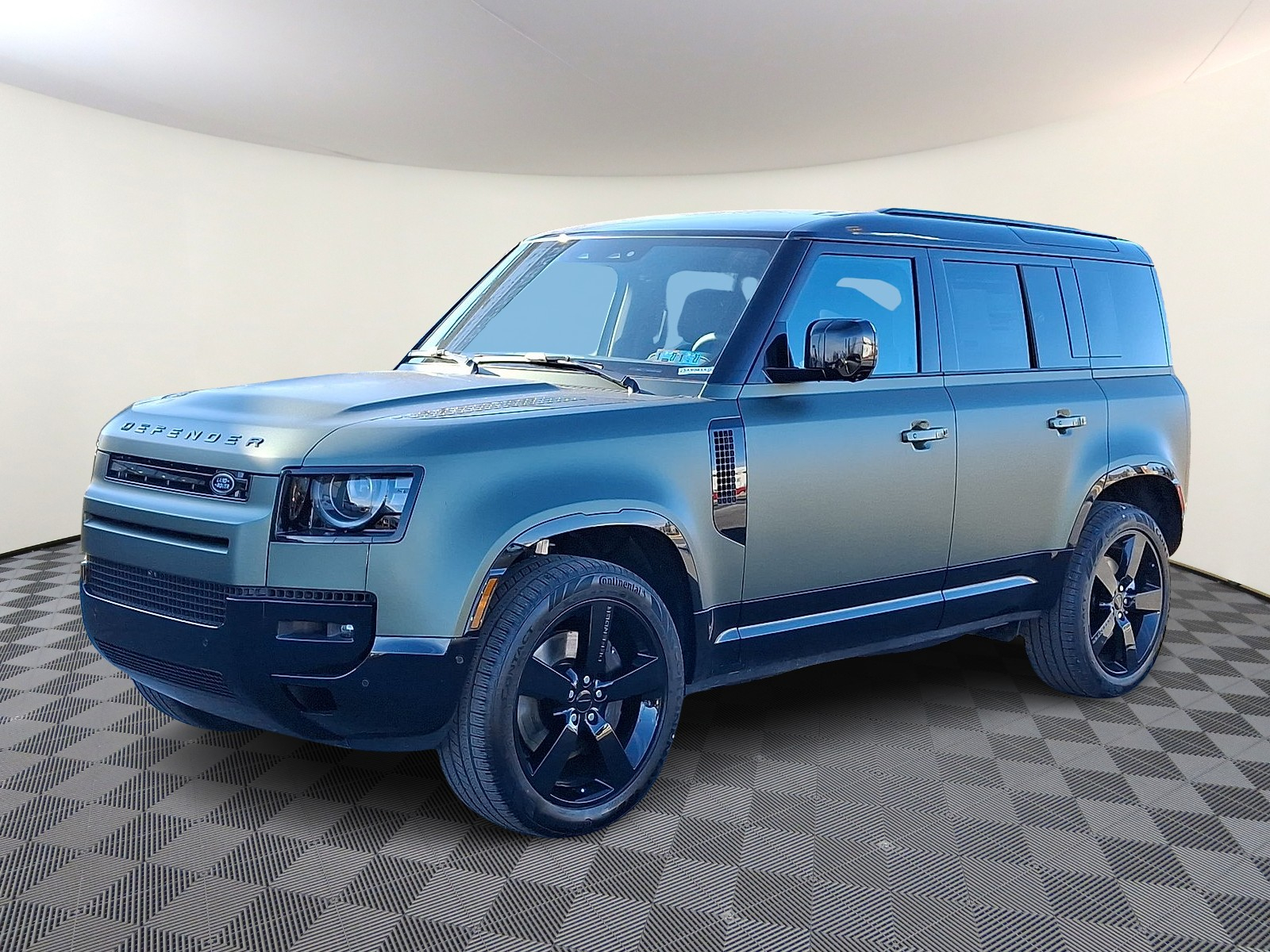 2026 Land Rover Defender X-Dynamic SE's photo