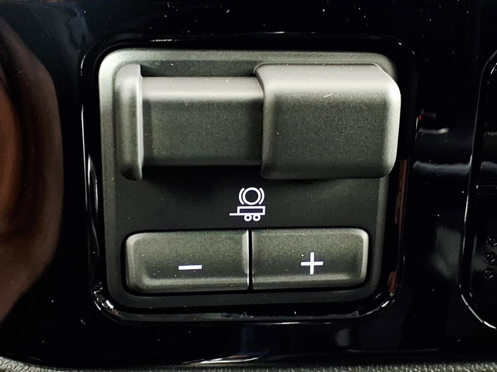 2025 Chevrolet Silverado 1500 LT photo 13