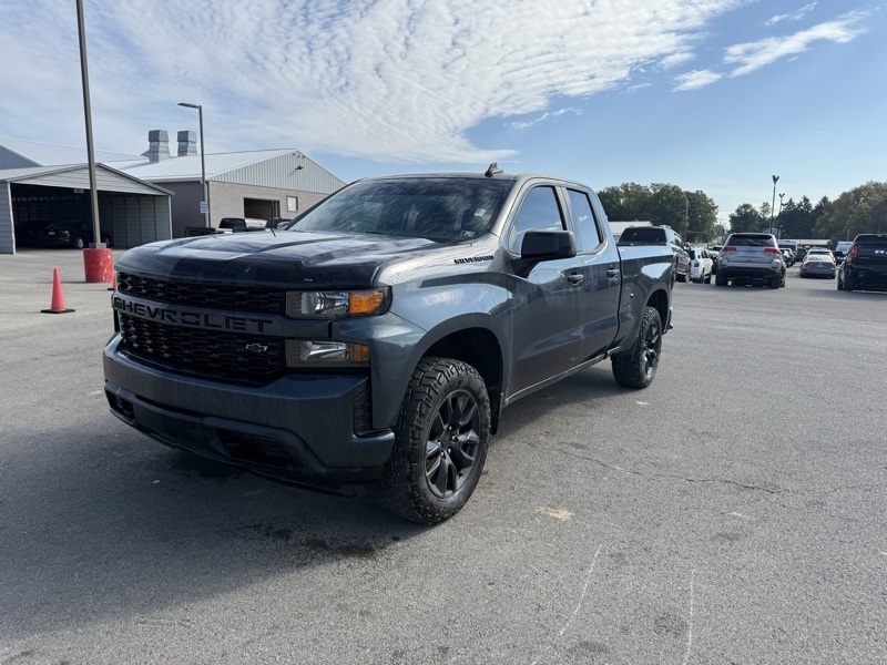 2020 Chevrolet Silverado 1500 Custom photo 2