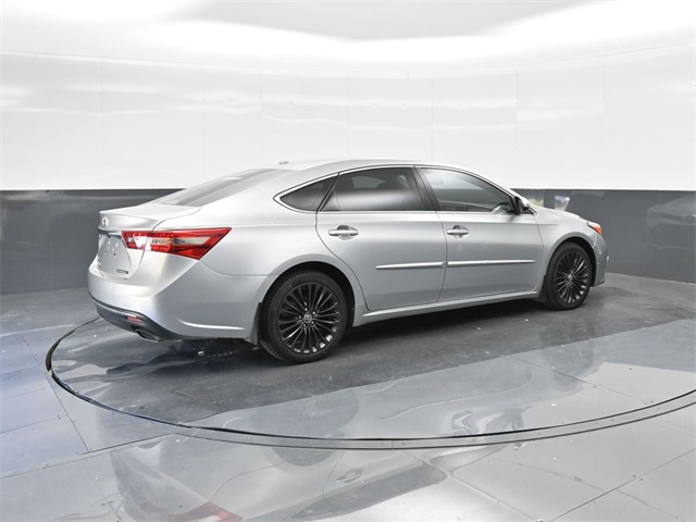 2016 Toyota Avalon Touring photo 13