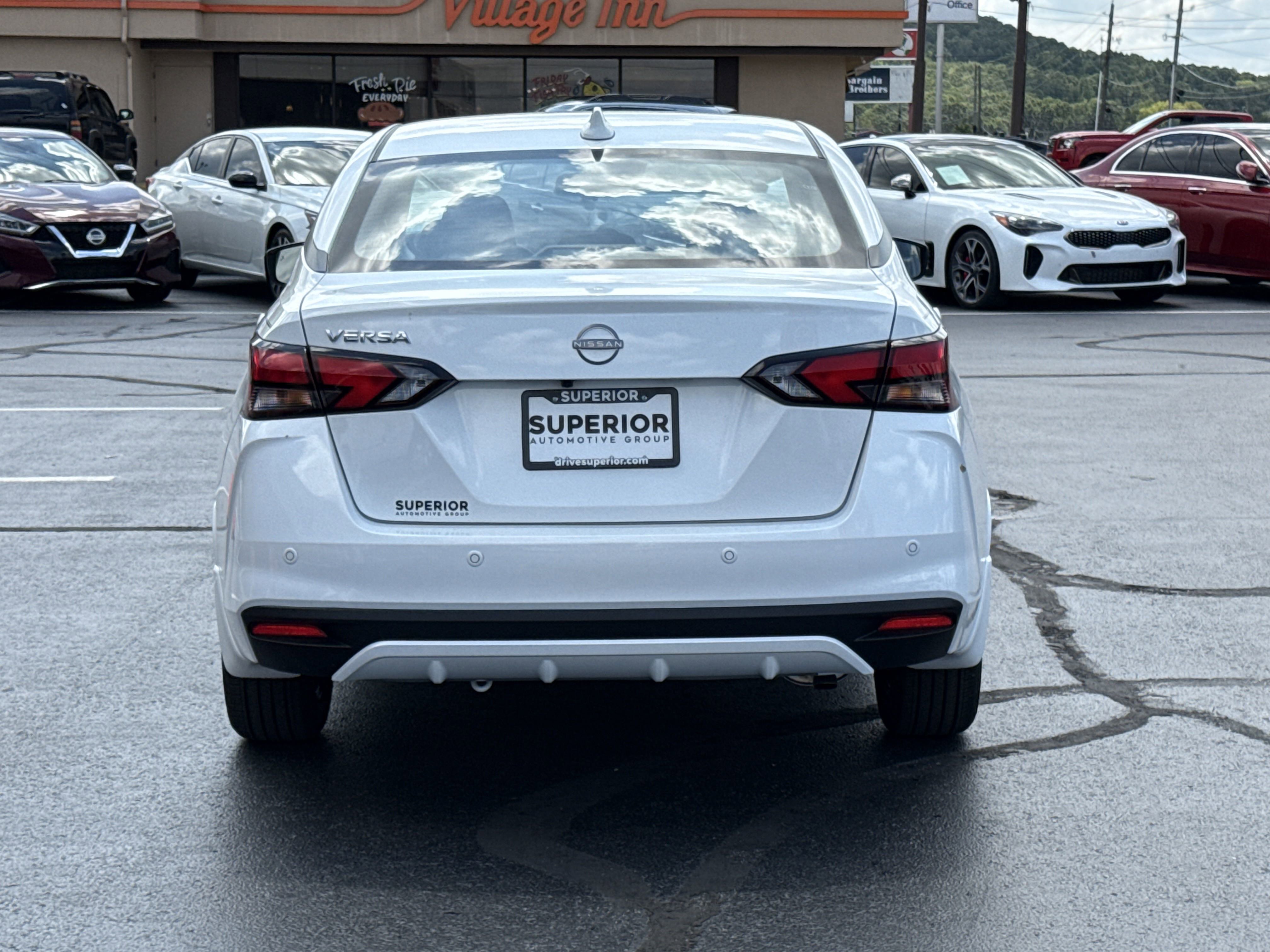2025 Nissan Versa SV photo 4