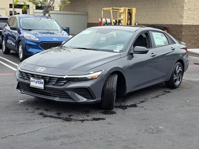 2025 Hyundai Elantra SEL Sport photo 4