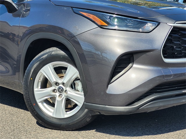 2021 Toyota Highlander L photo 4