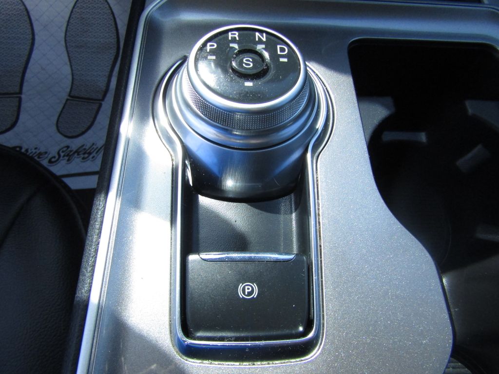 2023 Ford Edge SEL photo 23