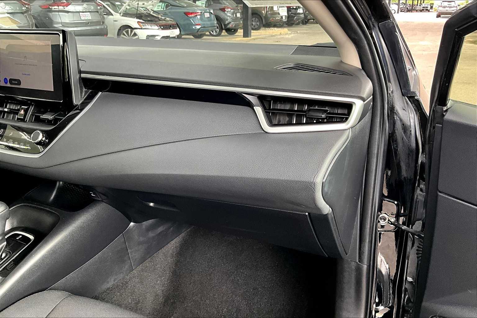 2023 Toyota Corolla LE photo 13