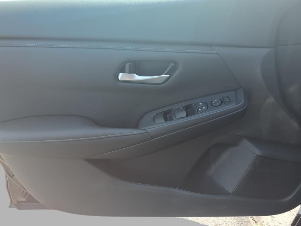 2025 Nissan Sentra SV photo 10