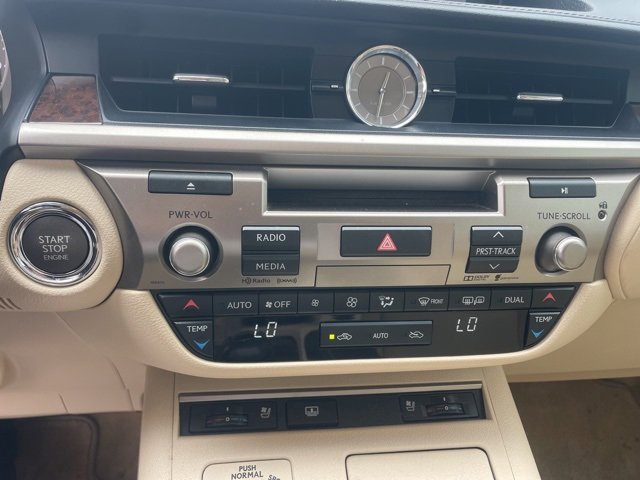 2015 Lexus ES 350 photo 17