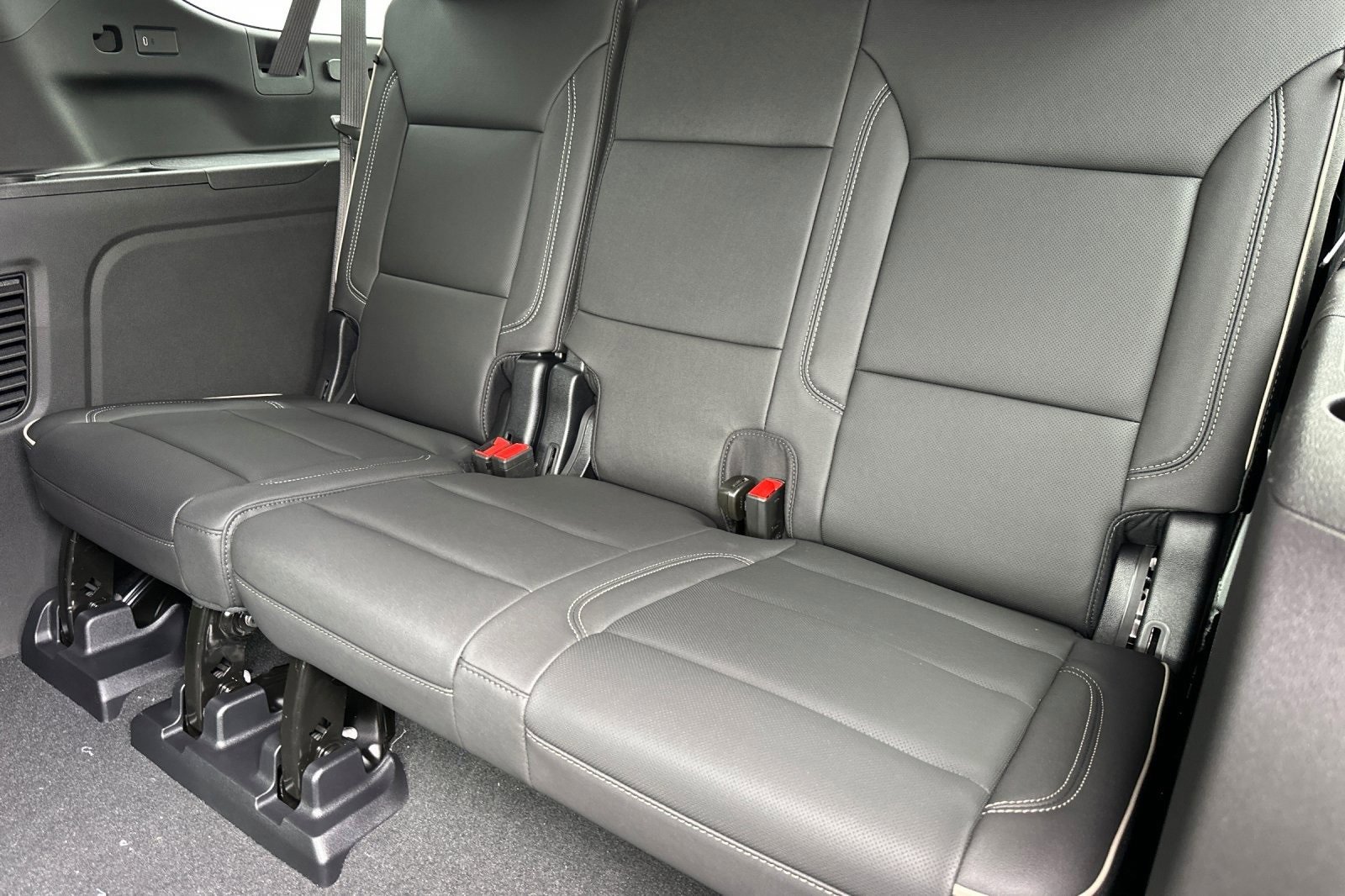 2025 Chevrolet Suburban Premier photo 17