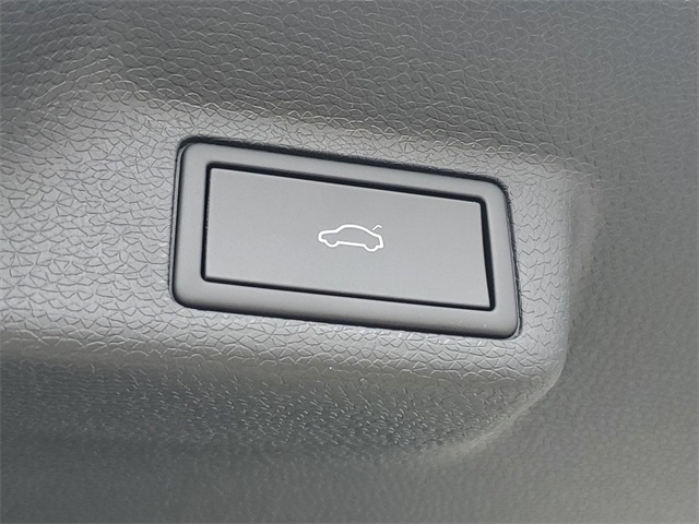 2025 Volkswagen ID. Buzz Pro S photo 11