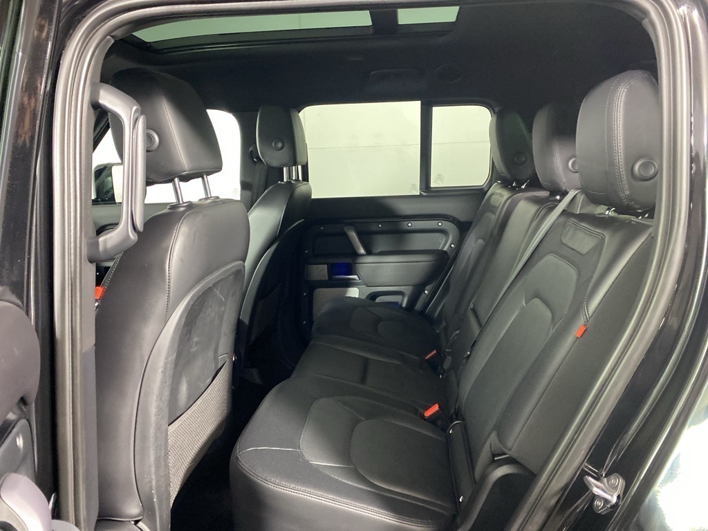 2024 Land Rover Defender 130 X-Dynamic SE photo 23