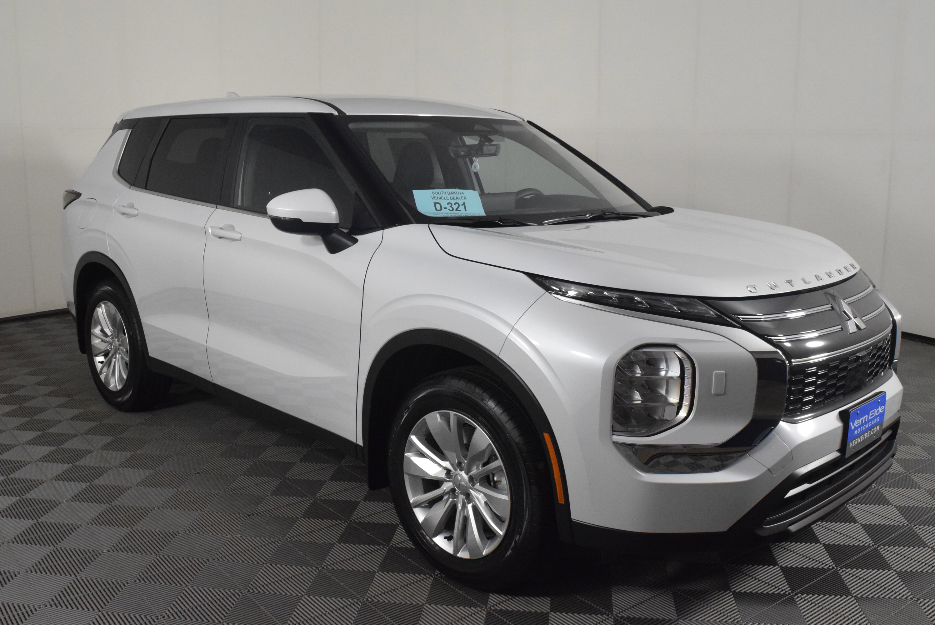 2025 Mitsubishi Outlander ES photo 4