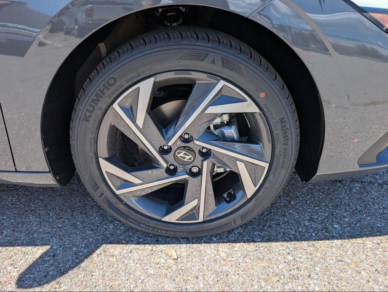 2025 Hyundai Elantra SEL Sport photo 20