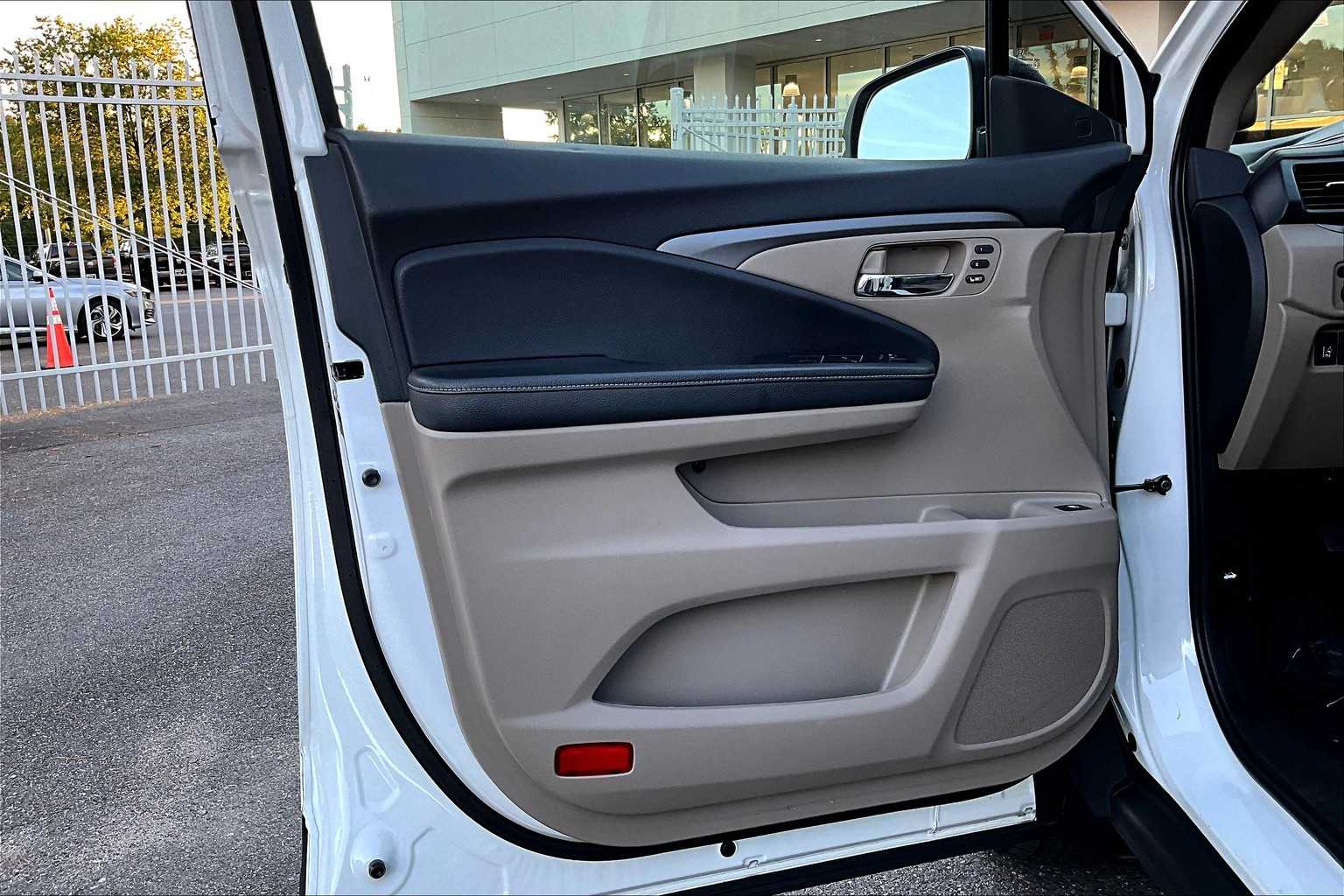 2022 Honda Ridgeline RTL photo 19