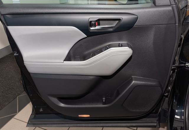 2022 Toyota Highlander XLE photo 8
