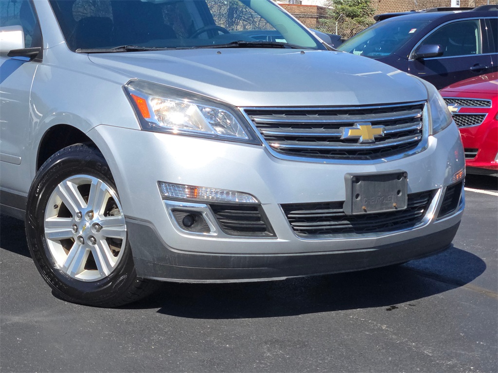 2013 Chevrolet Traverse 1LT photo 2