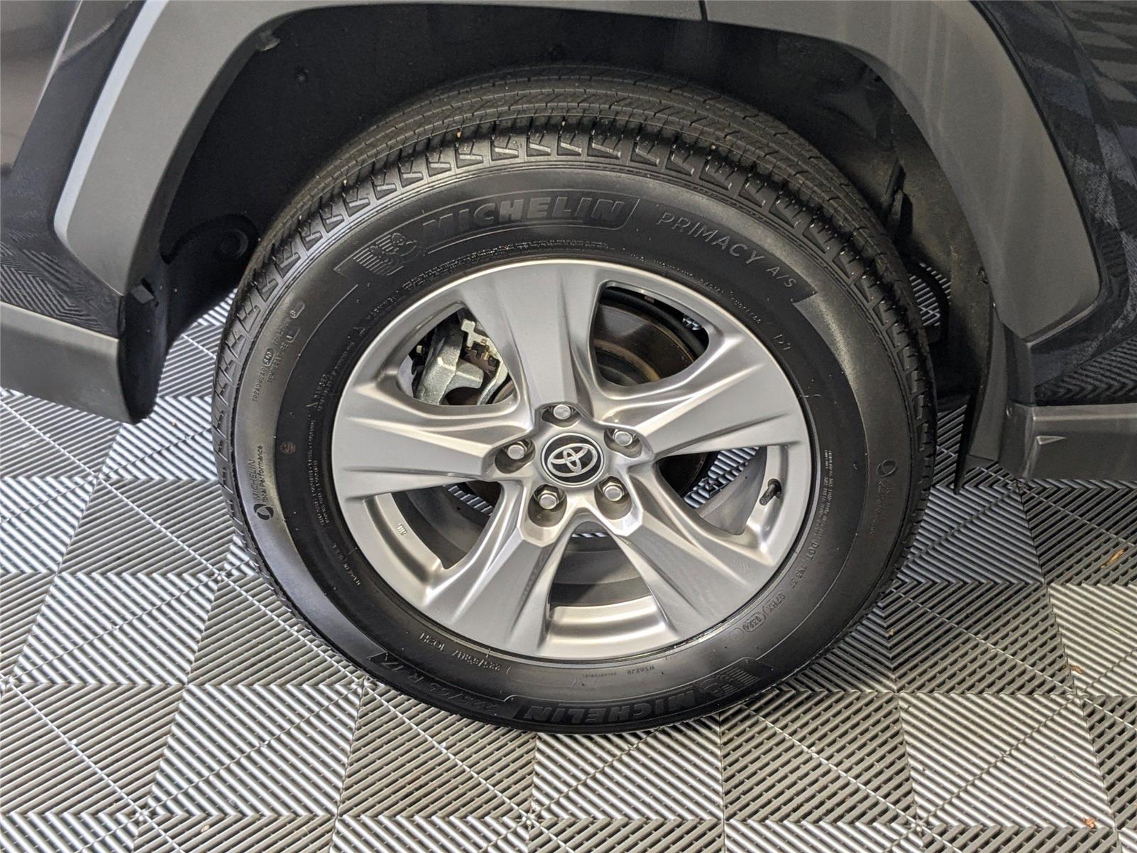 2024 Toyota RAV4 Hybrid XLE photo 23