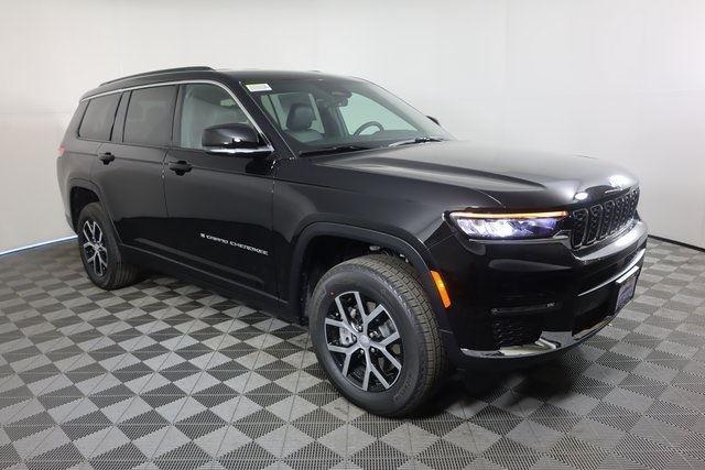 2025 Jeep Grand Cherokee Limited photo 2