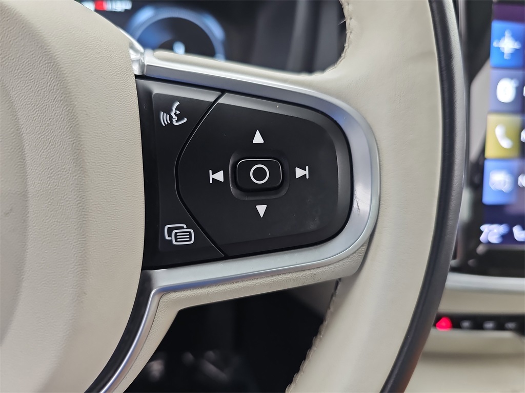 2022 Volvo S60 Recharge T8 R-Design Expression photo 21