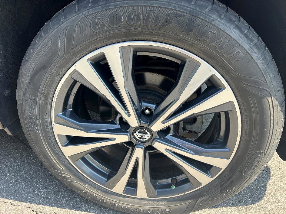 2019 Nissan Rogue SV photo 10