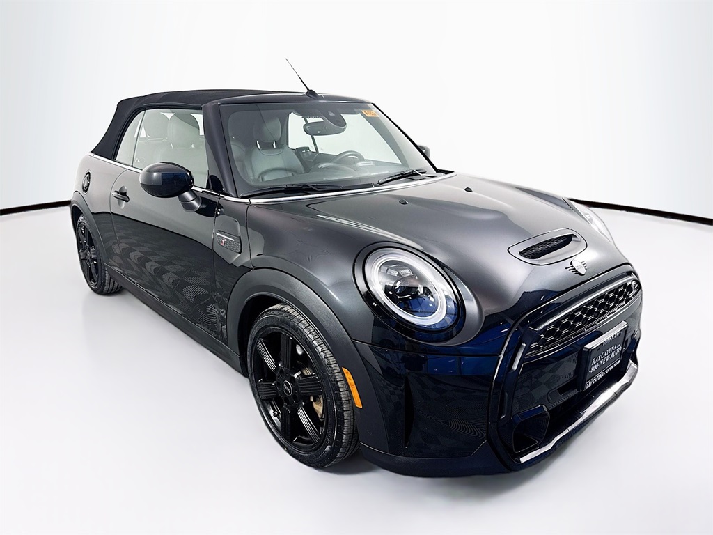 2023 MINI Convertible S's photo