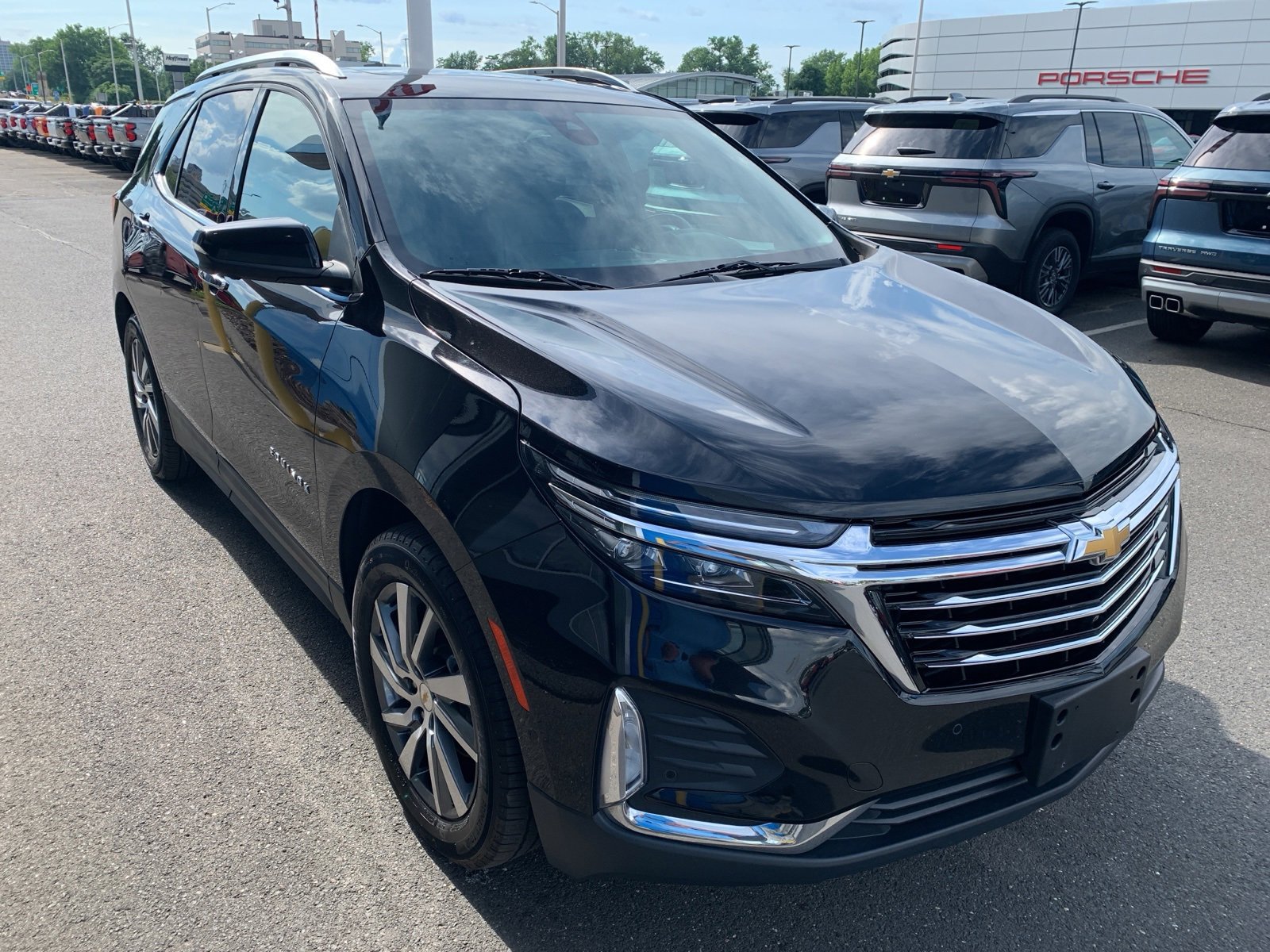 2022 Chevrolet Equinox Premier photo 3