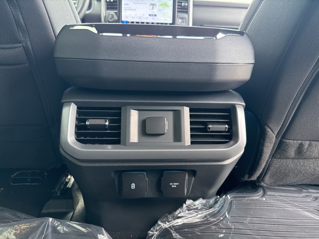 2025 Ford F-150 XLT photo 3