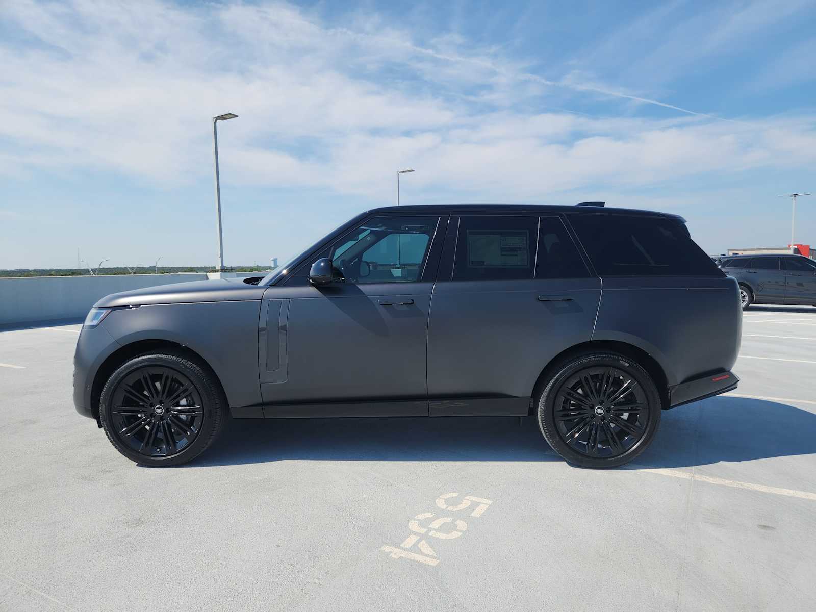 2025 Land Rover Range Rover SE photo 3
