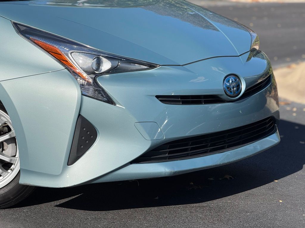 2017 Toyota Prius One photo 4