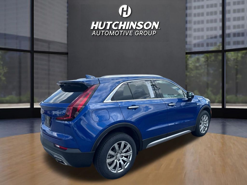 2023 Cadillac XT4 Premium Luxury photo 3