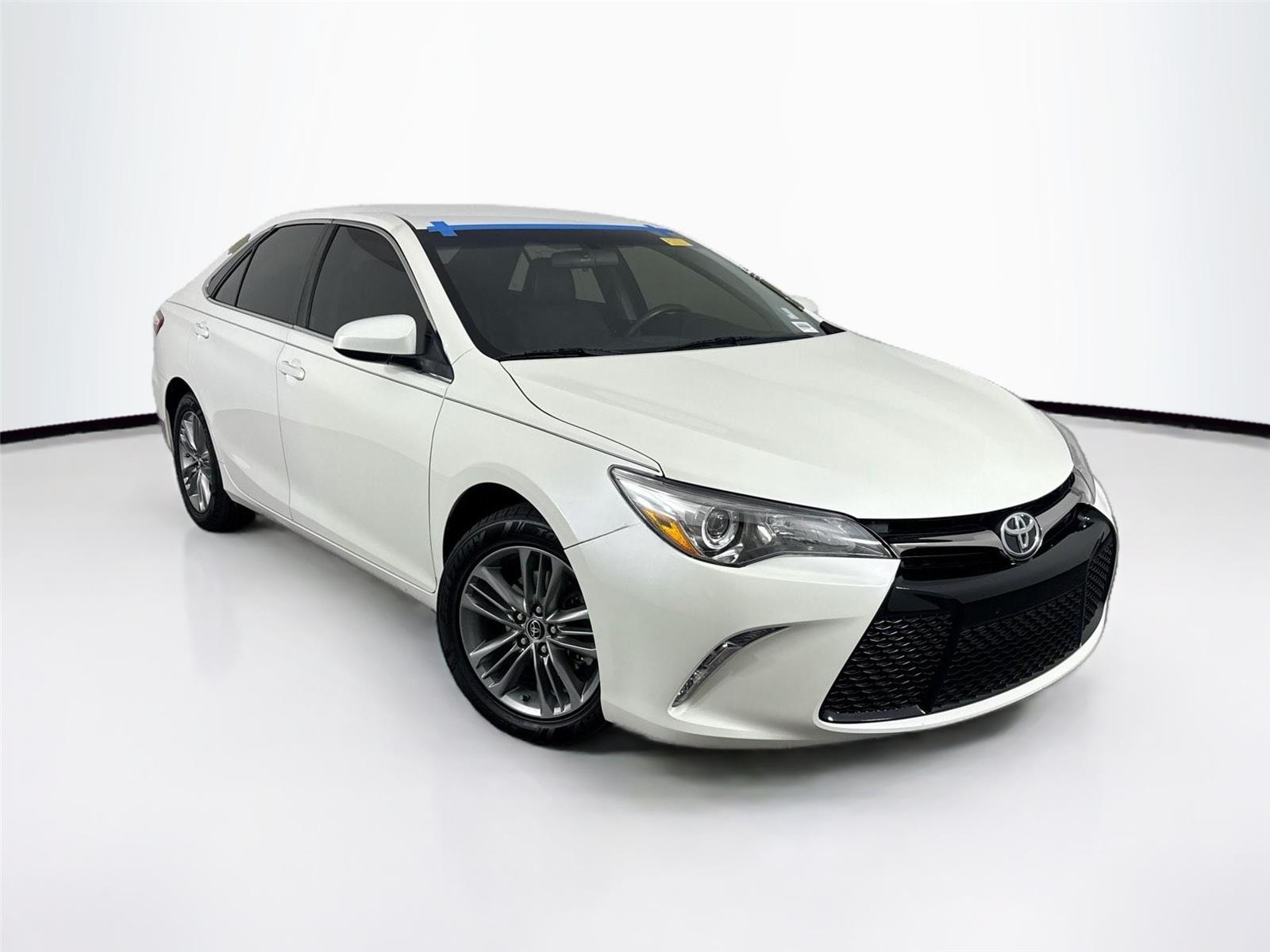 2015 Toyota Camry SE photo 4