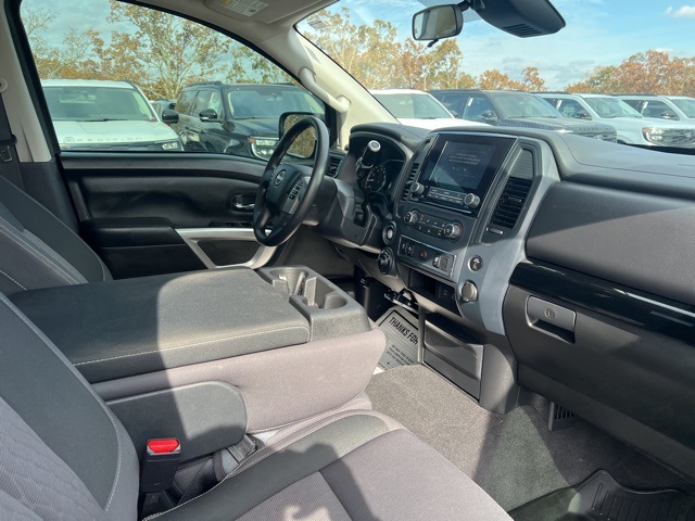2024 Nissan Titan SV photo 4
