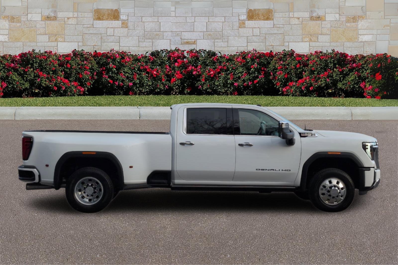2026 Gmc Sierra 3500 HD Denali photo 2