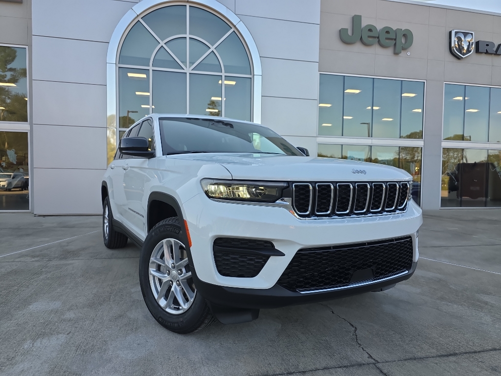 2025 Jeep Grand Cherokee Laredo's photo