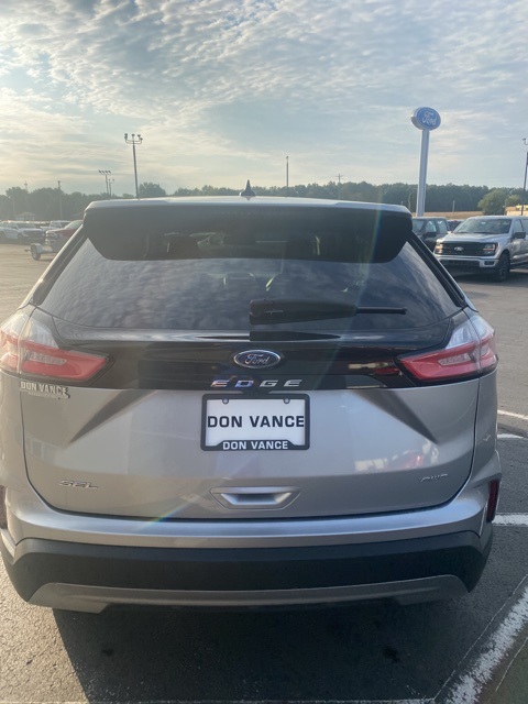 2022 Ford Edge SEL photo 8