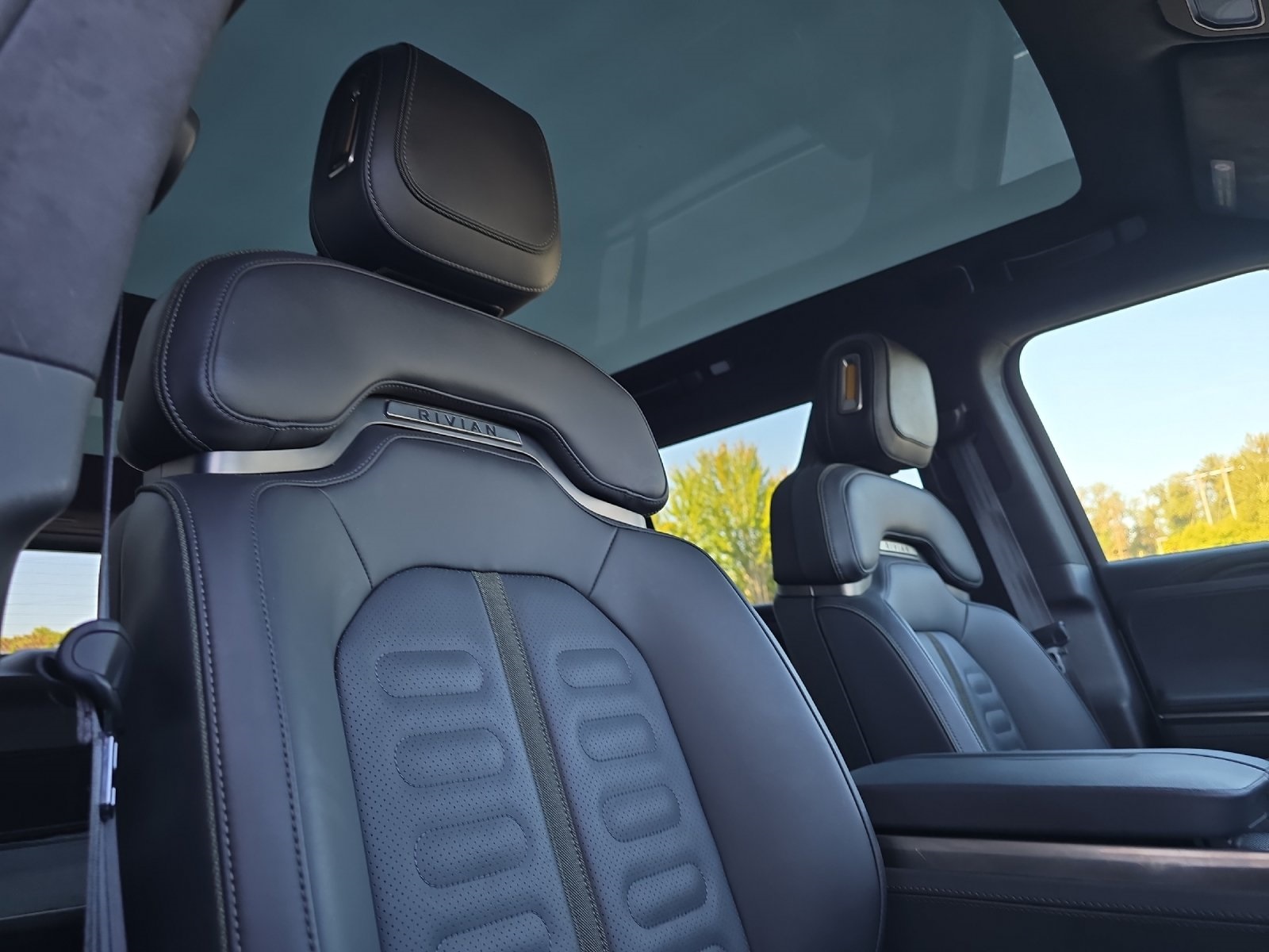 2023 Rivian R1S Adventure photo 15
