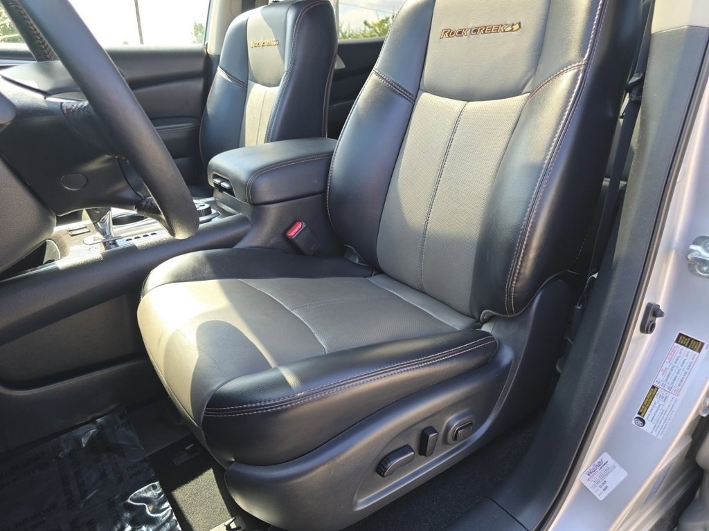 2020 Nissan Pathfinder SL photo 16
