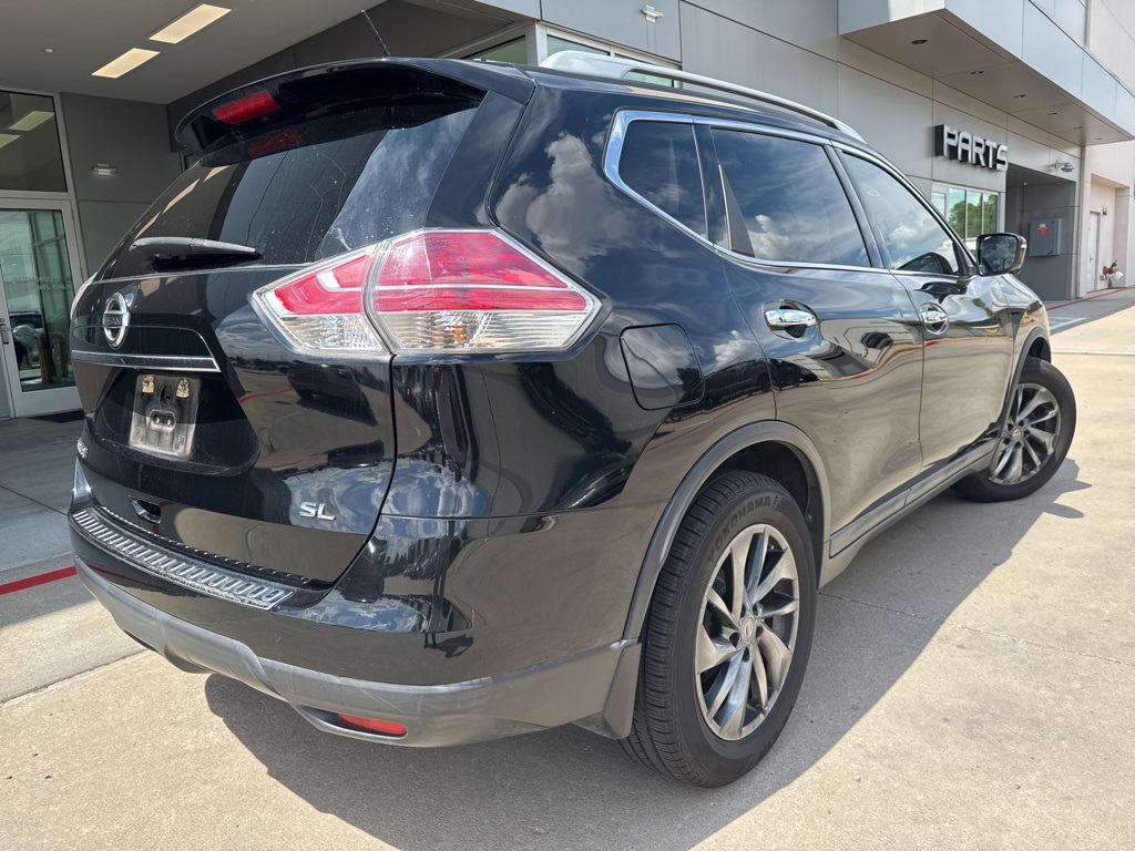 2015 Nissan Rogue SL photo 2