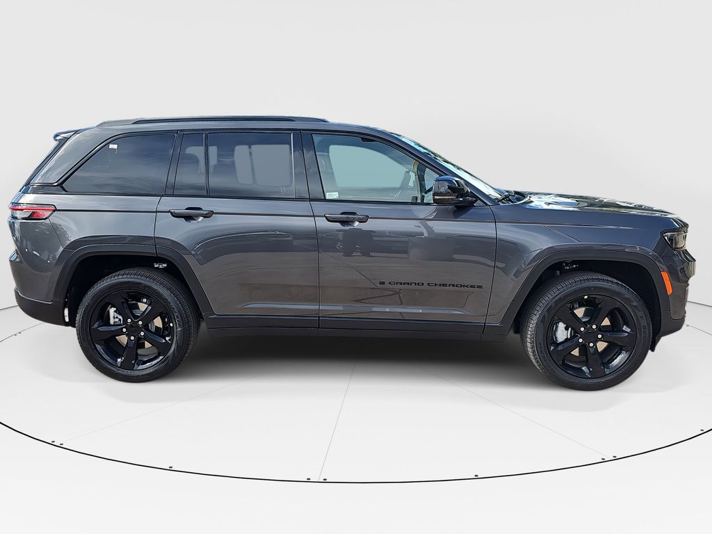 2025 Jeep Grand Cherokee Limited photo 2