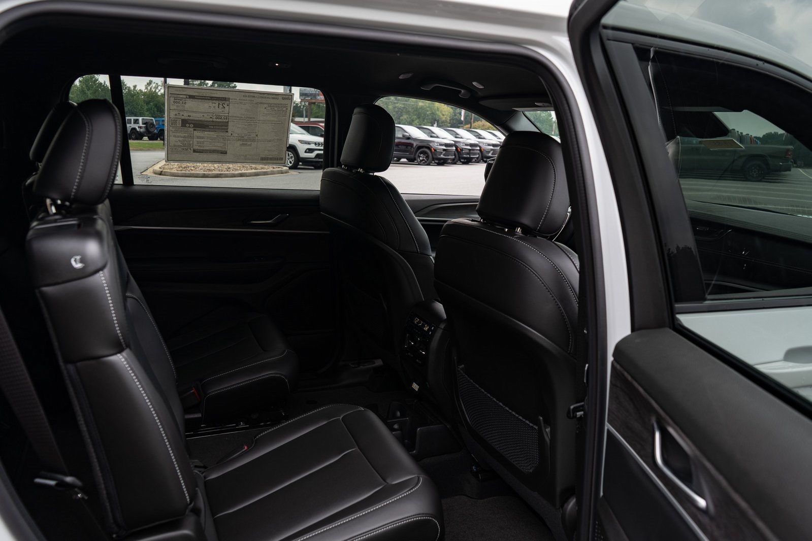 2025 Jeep Grand Cherokee Limited photo 19