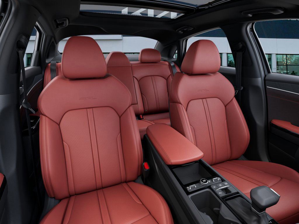 2025 Kia K5 GT-Line photo 13