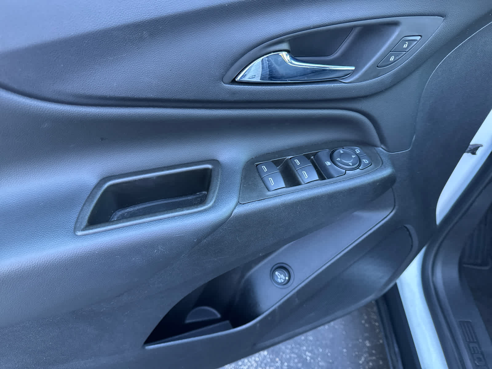 2023 Chevrolet Equinox LT photo 25