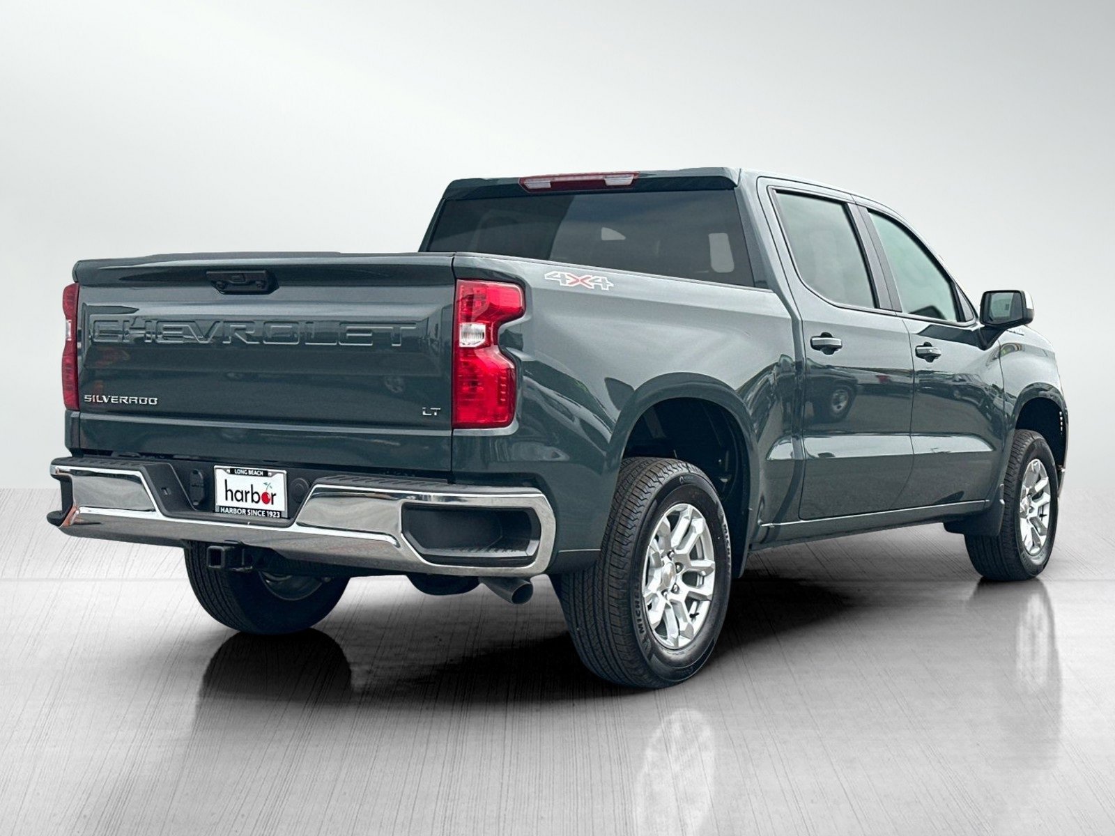2025 Chevrolet Silverado 1500 LT photo 4