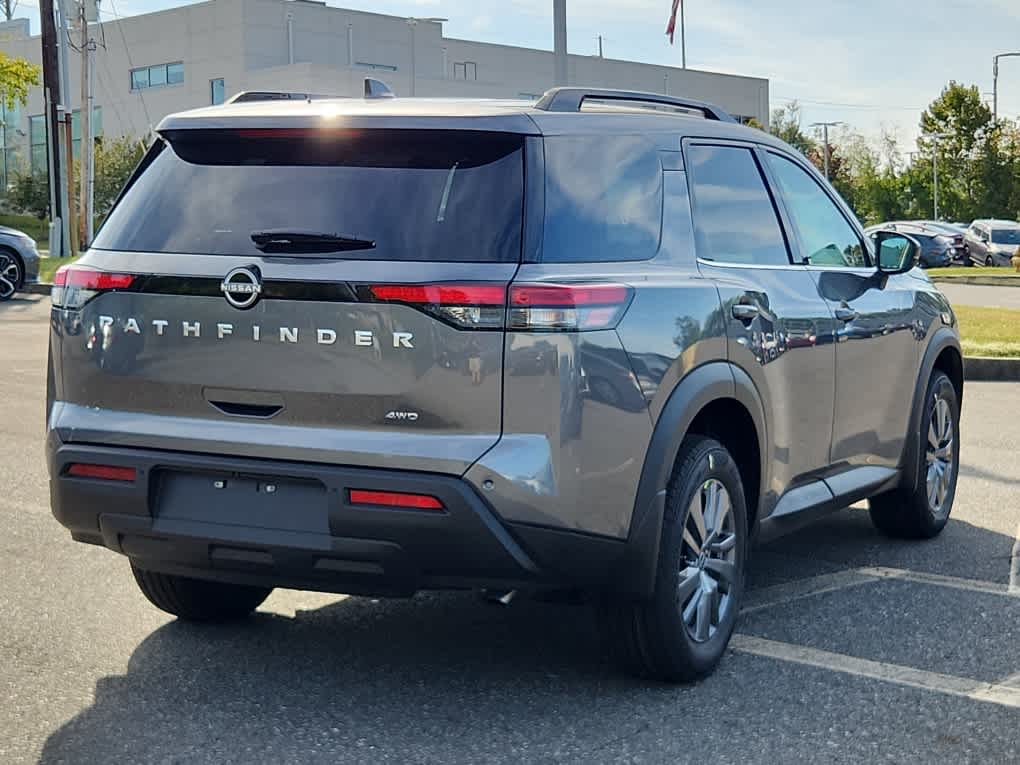 2025 Nissan Pathfinder SV photo 3