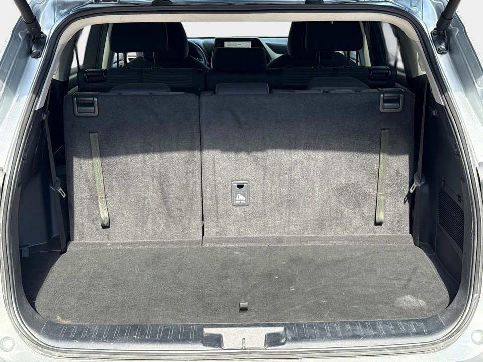 2024 Toyota Highlander LE photo 3
