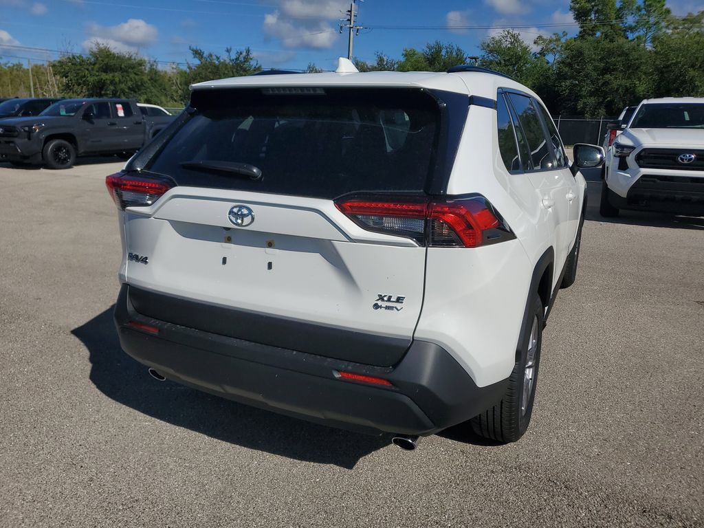 2025 Toyota RAV4 Hybrid XLE photo 4